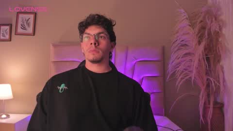 Yooung King  online show from 28, 2, 2026