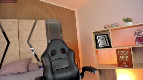 axel_grey_ online show from 13, 4, 2026