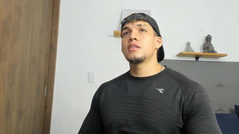 INDEPENDENT MODEL  online show from 1, 10, 2025