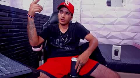 Axell Cross2 online show from 30, 1, 2025