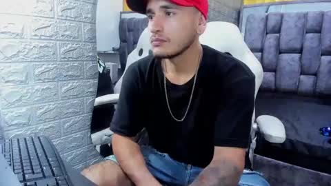 Axell Cross2 online show from 26, 2, 2025