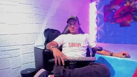 Axell Cross2 online show from 3, 10, 2025