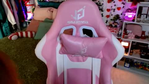 Ayla hill online show from 18, 4, 2026