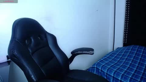 Ayliinn  online show from 4, 3, 2025