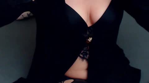 Snapshot of aylynrichard chatting on 21, 12, 2025 aylynrichard online show from 21, 12, 2025