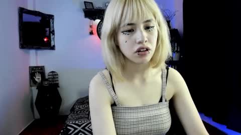 Snapshot of azu_moure chatting on 10, 10, 2025 Azu Moure online show from 10, 10, 2025