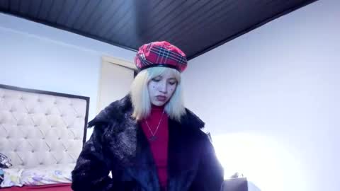 Snapshot of azu_moure chatting on 18, 10, 2025 Azu Moure online show from 18, 10, 2025