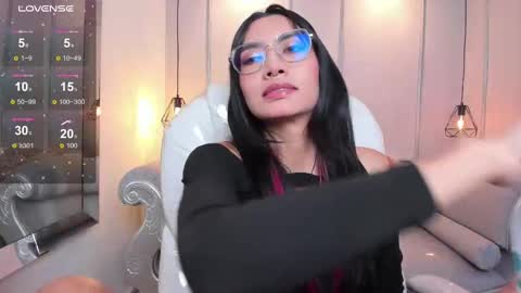 Snapshot of azurakindong chatting on 8, 9, 2025 Azura online show from 8, 9, 2025