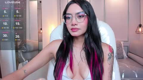 Snapshot of azurakindong chatting on 25, 9, 2025 Azura online show from 25, 9, 2025