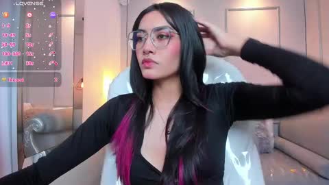 Snapshot of azurakindong chatting on 20, 10, 2025 Azura online show from 20, 10, 2025