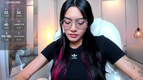 Snapshot of azurakindong chatting on 7, 11, 2025 Azura online show from 7, 11, 2025