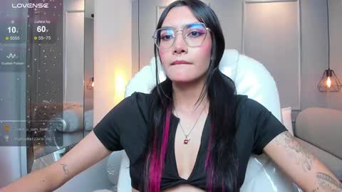 Snapshot of azurakindong chatting on 13, 11, 2025 Azura online show from 13, 11, 2025