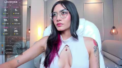 Snapshot of azurakindong chatting on 20, 11, 2025 Azura online show from 20, 11, 2025