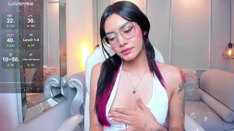 Snapshot of azurakindong chatting on 27, 11, 2025 Azura online show from 27, 11, 2025