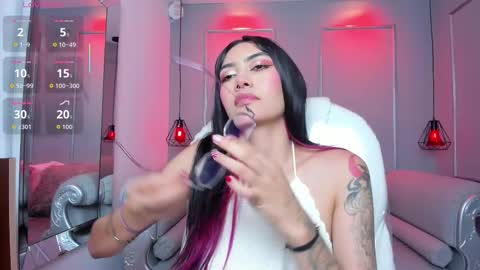 Snapshot of azurakindong chatting on 18, 12, 2025 Azura online show from 18, 12, 2025