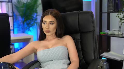 Olivia and Lexi online show from 29, 5, 2026