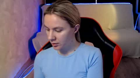 baby_kitte online show from 14, 4, 2026