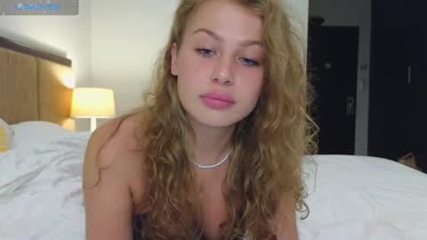 Snapshot of baby_leen chatting on 5, 3, 2025 Sharleen online show from 5, 3, 2025