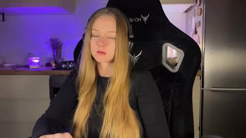 Snapshot of babyytonight chatting on 30, 9, 2025 NEXT STREAM  1AM GMT3  Alice    online show from 30, 9, 2025