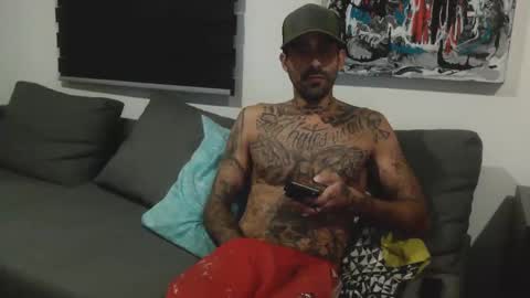 BadCouple  online show from 14, 9, 2025