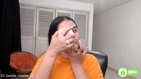 Snapshot of baddie_maddie_ chatting on 31, 10, 2025 want custom text me through my snap 3 online show from 31, 10, 2025