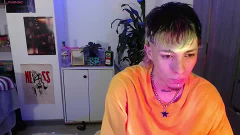 Snapshot of badeyes_crazylilgoat chatting on 29, 9, 2025 Dan Lila online show from 29, 9, 2025