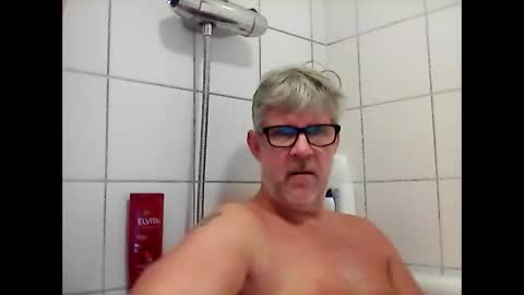 Snapshot of baggelina75 chatting on 10, 12, 2024 baggelina75 online show from 10, 12, 2024