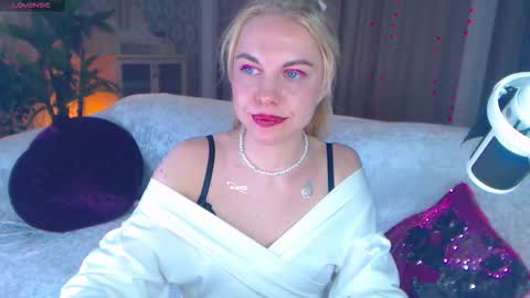 Snapshot of barbie_kiss1 chatting on 18, 11, 2025 barbie online show from 18, 11, 2025