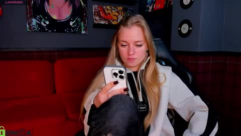 Snapshot of barbie_lis chatting on 12, 2, 2026 LisGTM2 Mon-Thu Sat 0100am-0700am online show from 12, 2, 2026