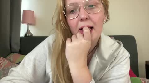 barbiegirl966 online show from 4, 2, 2025