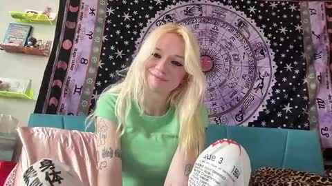 Snapshot of bardoteyed chatting on 23, 1, 2025 Bardot Eyed online show from 23, 1, 2025