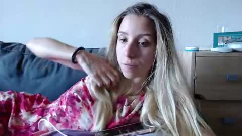 Snapshot of barelylegalblondy chatting on 20, 6, 2026 Lena online show from 20, 6, 2026
