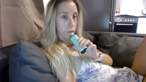 Snapshot of barelylegalblondy chatting on 29, 6, 2026 Lena online show from 29, 6, 2026
