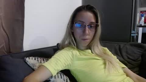 Snapshot of barelylegalblondy chatting on 19, 7, 2026 Lena online show from 19, 7, 2026