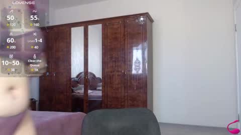 Snapshot of batari_giya chatting on 23, 12, 2024 Lara online show from 23, 12, 2024