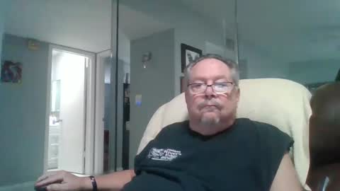 Snapshot of bbb1952 chatting on 6, 10, 2025 Single Grandpa in Florida. Love to C2C and have Fun Privately online show from 6, 10, 2025