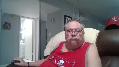 Snapshot of bbb1952 chatting on 17, 2, 2026 Single Grandpa in Florida. Love to C2C and have Fun Privately online show from 17, 2, 2026