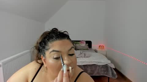 Snapshot of bbwevva chatting on 27, 10, 2025 EvaEmi online show from 27, 10, 2025