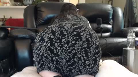 Julie online show from 15, 4, 2026