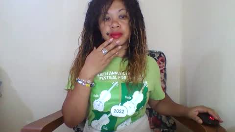 Snapshot of beaute_choco chatting on 12, 10, 2025 Eva online show from 12, 10, 2025