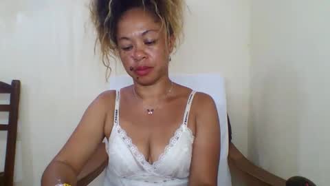 Snapshot of beaute_choco chatting on 4, 12, 2025 Eva online show from 4, 12, 2025