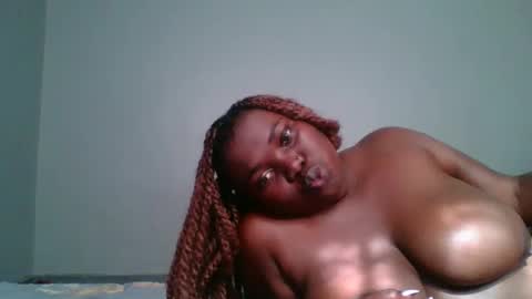 Snapshot of beautie699392 chatting on 7, 3, 2025 Lil stunner online show from 7, 3, 2025