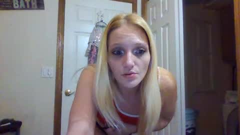 Julie Nicole online show from 4, 12, 2024