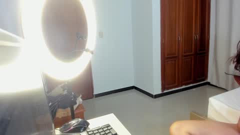 Chleo online show from 28, 12, 2024