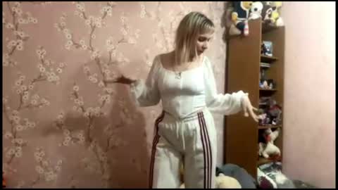 Mia online show from 4, 4, 2026