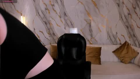 Am Becca online show from 5, 12, 2025