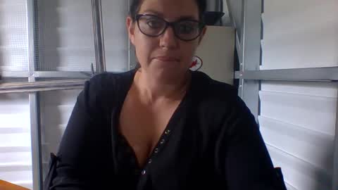 Snapshot of beccabee37 chatting on 25, 3, 2026 beccabee37 online show from 25, 3, 2026