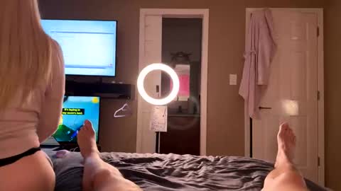 bedroom_peephole online show from 15, 5, 2026