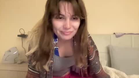 Snapshot of beebeebuzzzzzz chatting on 17, 2, 2026 beebeebuzzzzzz online show from 17, 2, 2026