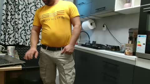 Snapshot of bela747741 chatting on 22, 12, 2024 kevin and Bella online show from 22, 12, 2024